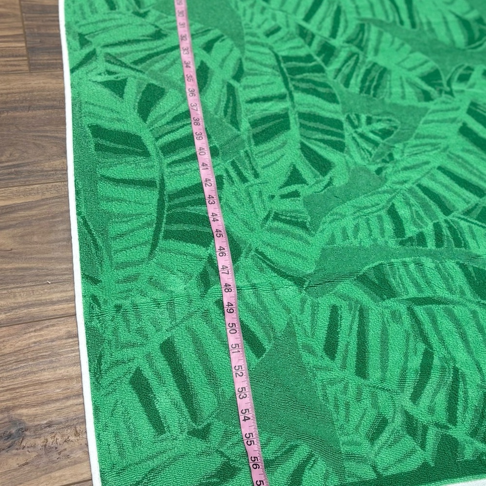 Lilly Pulitzer spearmint let’s go bananas leaf print large Jacquard beach towel - Picture 9 of 9